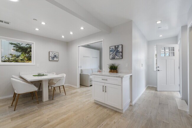 Foto del edificio - Three bedroom, Two bath, Single level home.