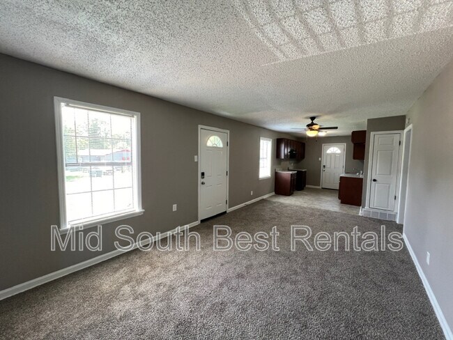 Building Photo - 2618 Mirror Ave