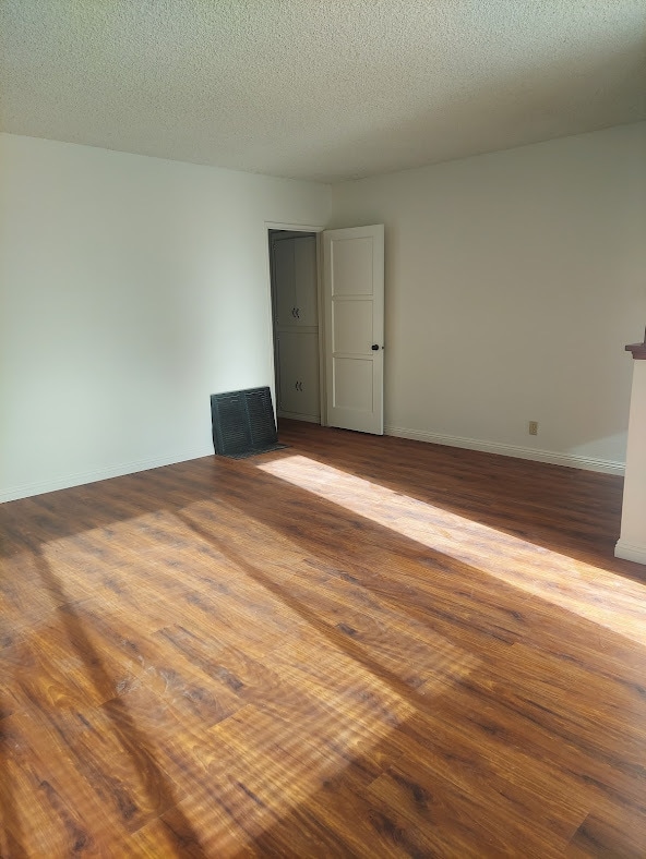 Foto del edificio - 23026 Kathryn Ave