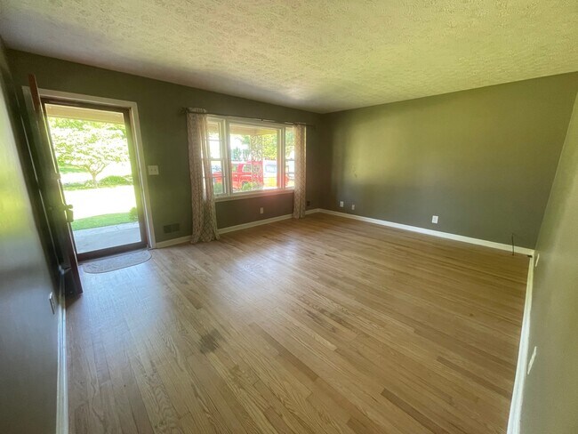 Building Photo - 6512 Cross Brook Dr