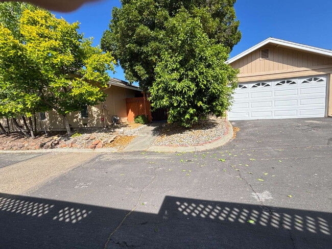 Building Photo - "Beautiful and Open Concord Retreat: 3-Bed...