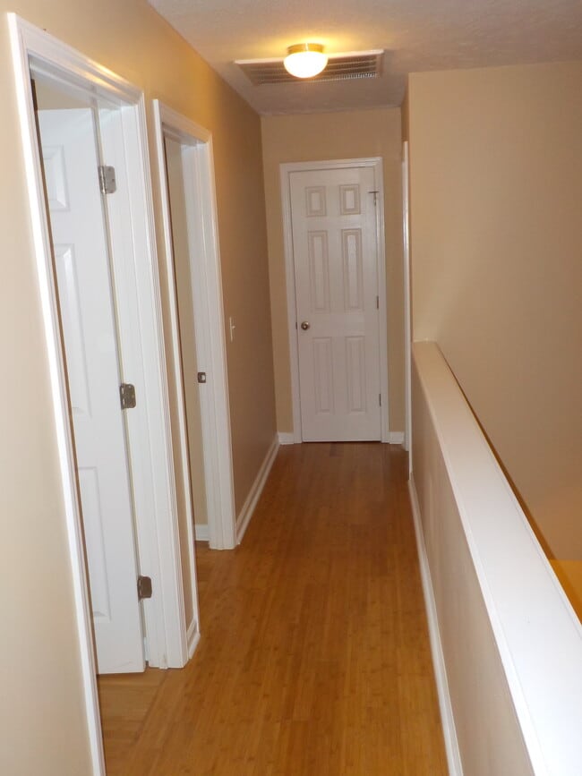 Building Photo - 8310 Oak Knoll Dr