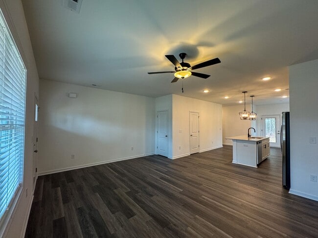 Building Photo - Beautiful 3 Bed 2 Bath Home in Raeford