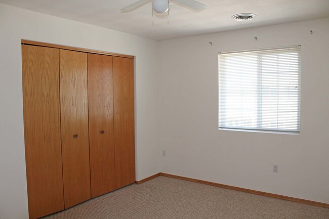 Building Photo - 3428 Midvale Dr