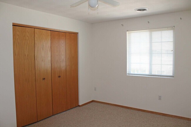 Foto del edificio - Charming Apartment with Private Entrance, Garage, In-Unit Laundry & Bonus Basement Space