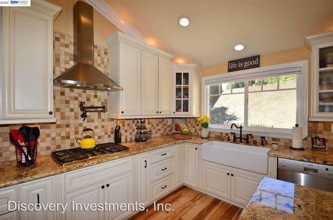 Building Photo - 260 Saint Christopher Dr