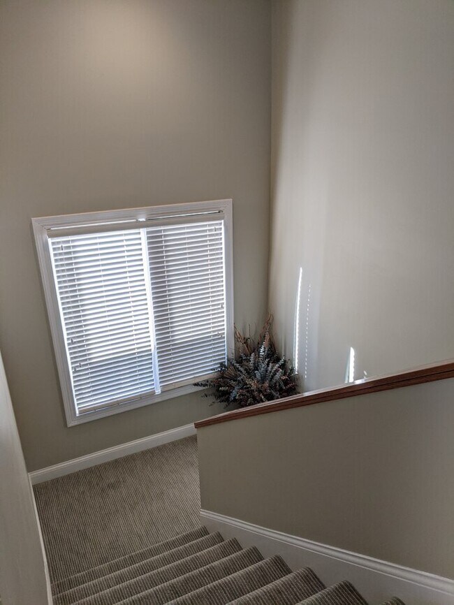 Building Photo - 3Bed 3Bath in Prospect