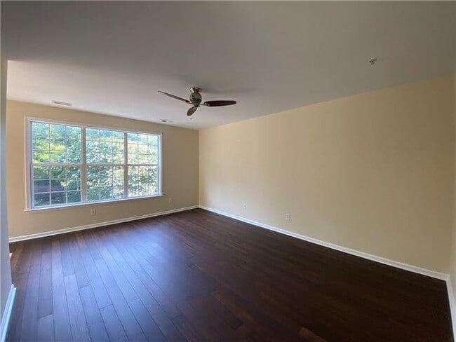 Building Photo - 4680 Creekside Villas Way