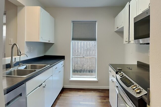 Building Photo - 505 Westcott St