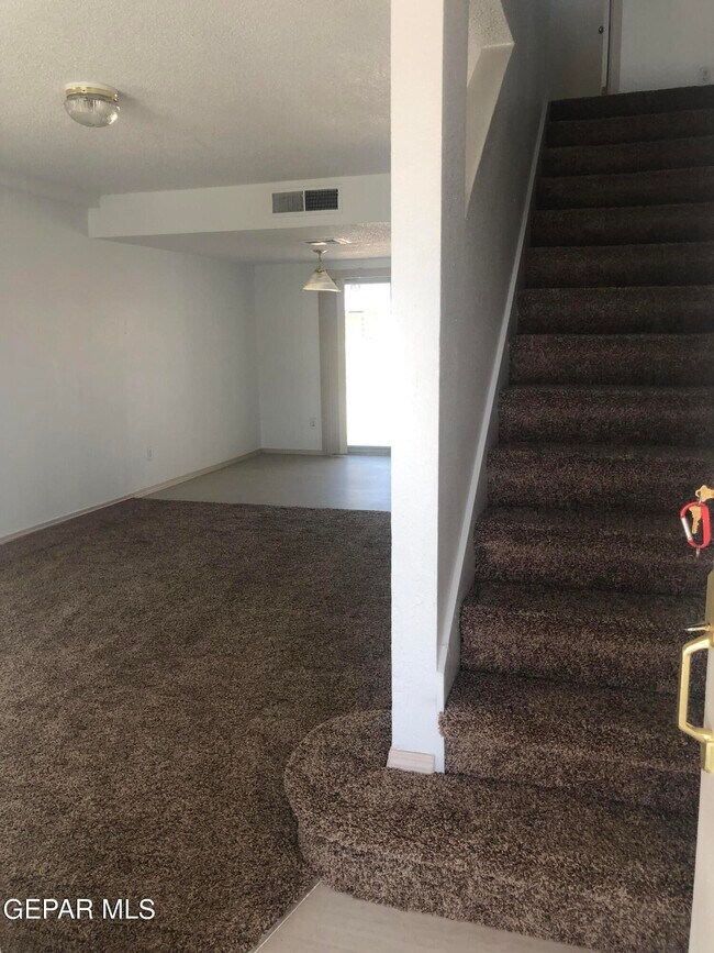 Building Photo - 409 Valle Fertil Dr