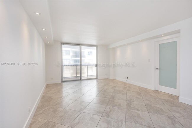 Building Photo - 6039 Collins Ave