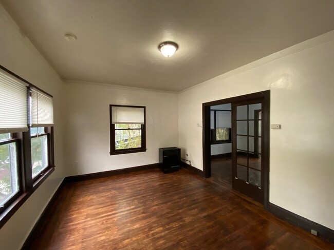 Building Photo - 845 Stannage Ave