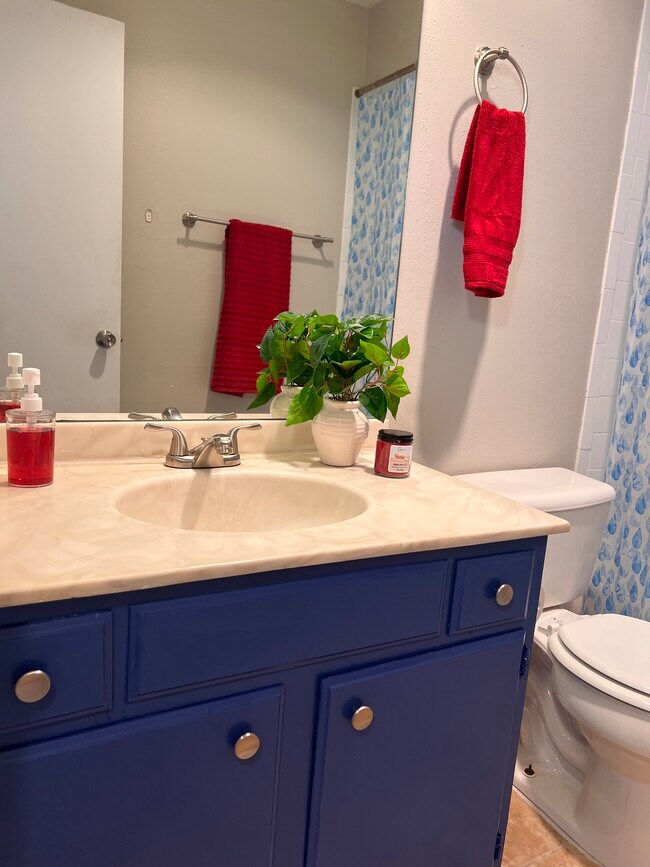 Foto del edificio - 8702 Village Dr