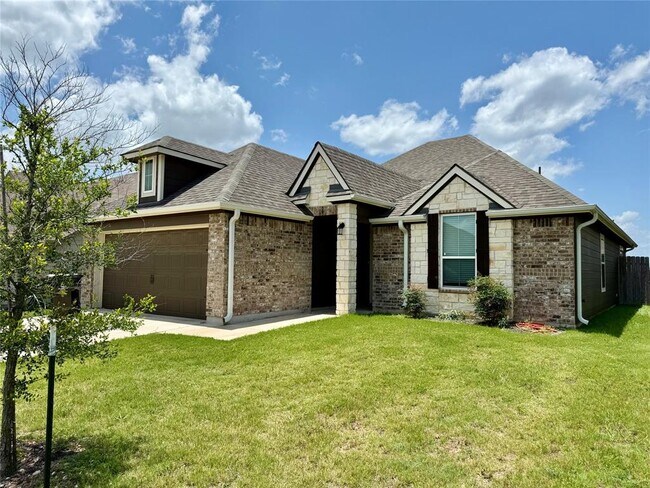 Foto del edificio - 808 Fallbrook Dr