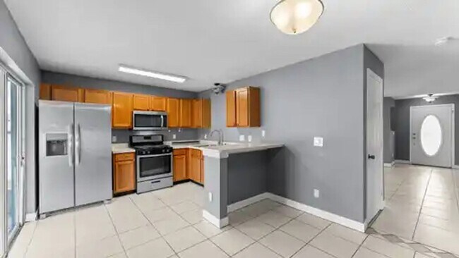 Foto del edificio - Davenport 3 Bedroom 2 Bathroom Corner Lot!!!