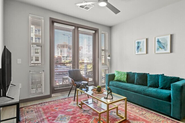 Foto del edificio - 390 N 2nd Ave