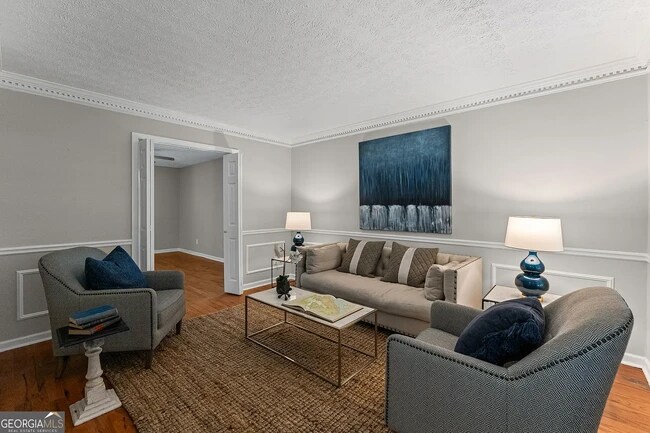 Foto del edificio - 220 Hollyridge Dr