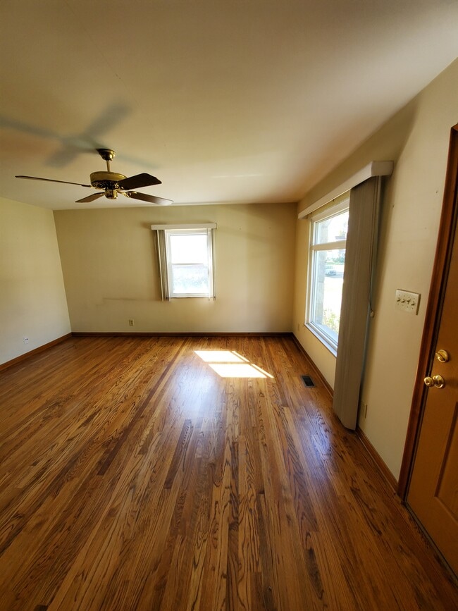 Living Rm - 1370 Virginia Ave