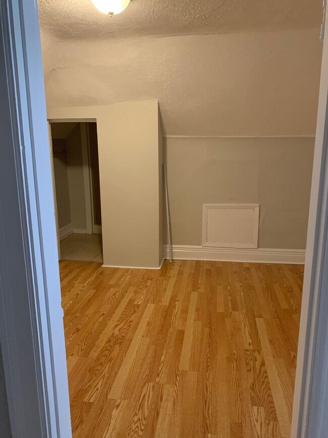 Foto del edificio - 1 Bedroom in Bellevue with Private deck!