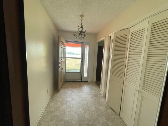 Foto del edificio - 213 E Pecan Rd