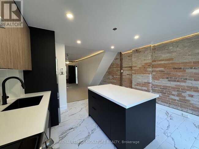 Building Photo - 25 Firstbrooke Rd