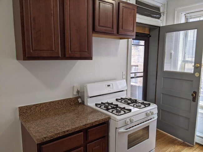Building Photo - 909 Elmwood Ave