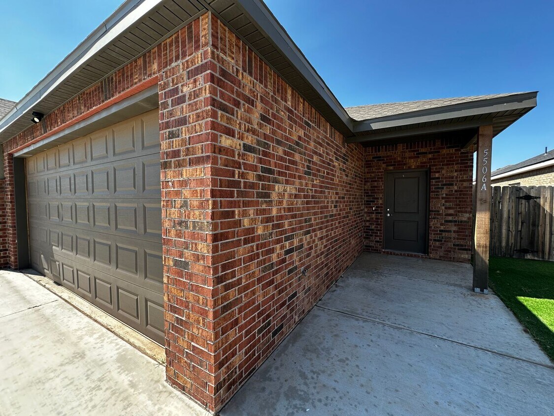 Primary Photo - 5506 Itasca St