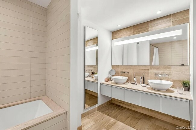 Building Photo - 322 W 57th St