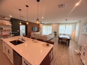 Building Photo - 10503 SW Orana Dr