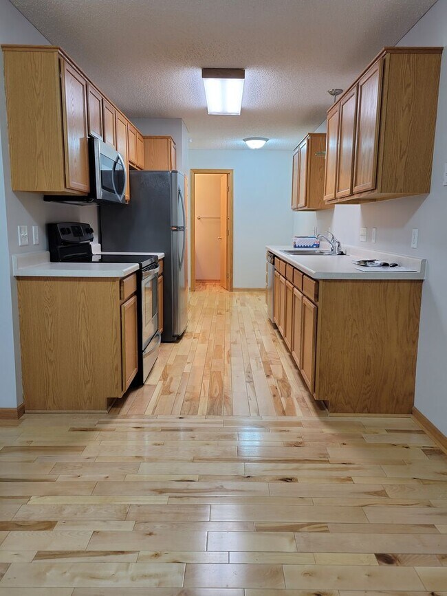 Building Photo - 2 Bedroom Townhouse