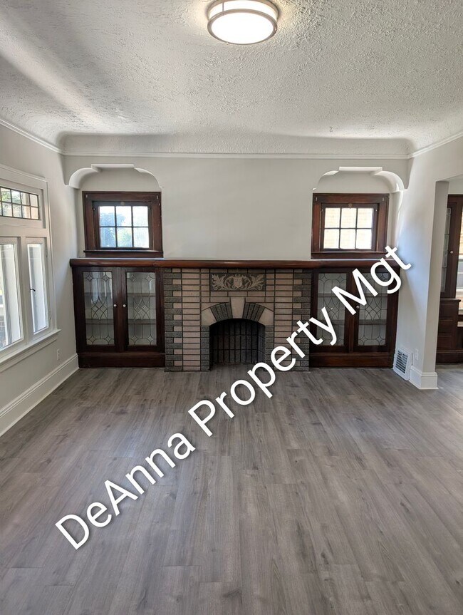 Building Photo - Westpark- 2 Bedroom Duplex