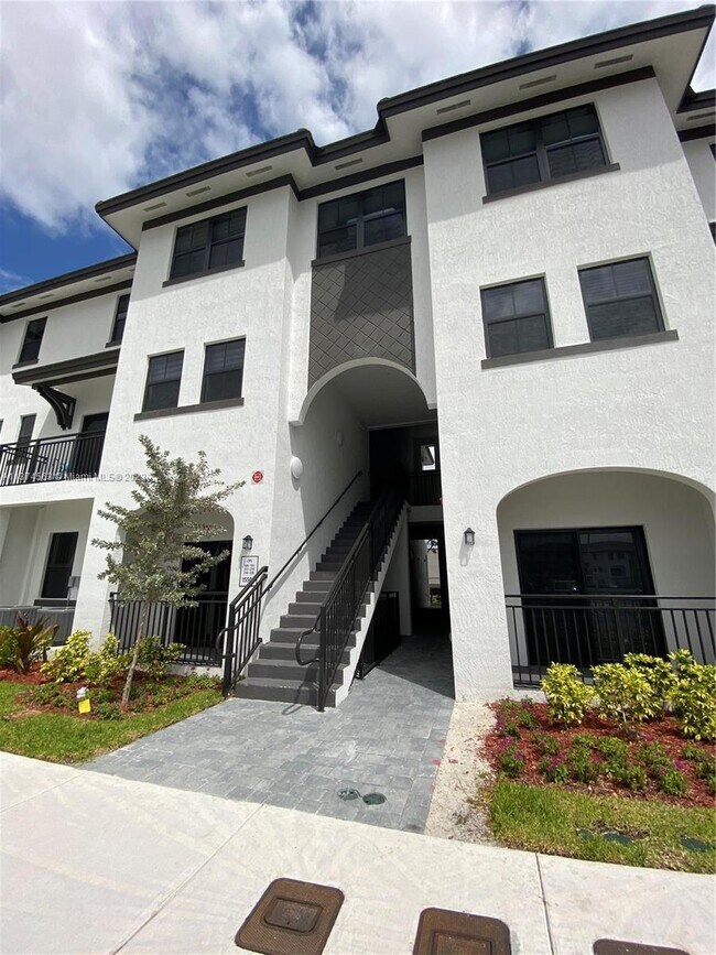 Building Photo - 15500 SW 136th St