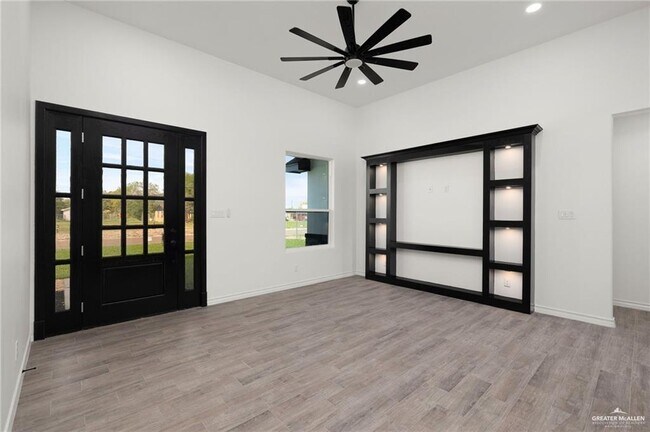 Building Photo - 116 S Arizona St