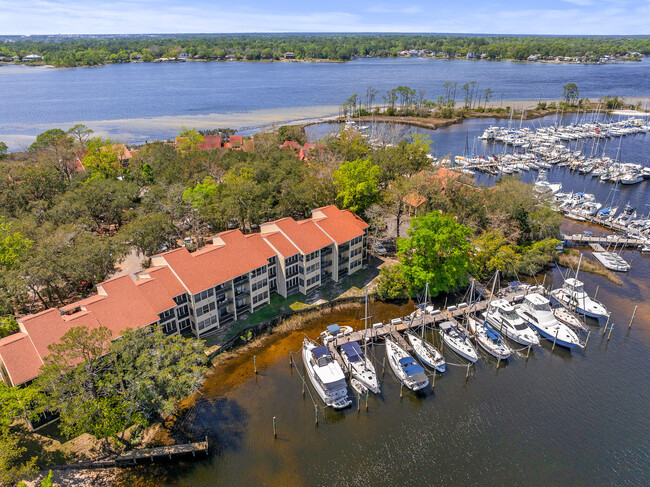 Foto del edificio - 300 Yacht Club Dr
