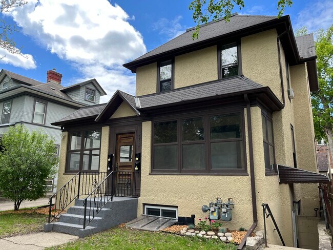 Foto del edificio - 2744 Fremont Ave S