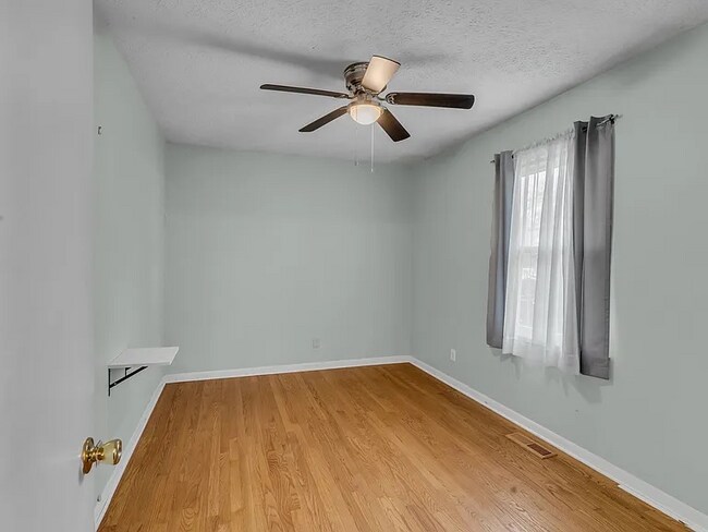 Foto del edificio - 227 Hale Ave