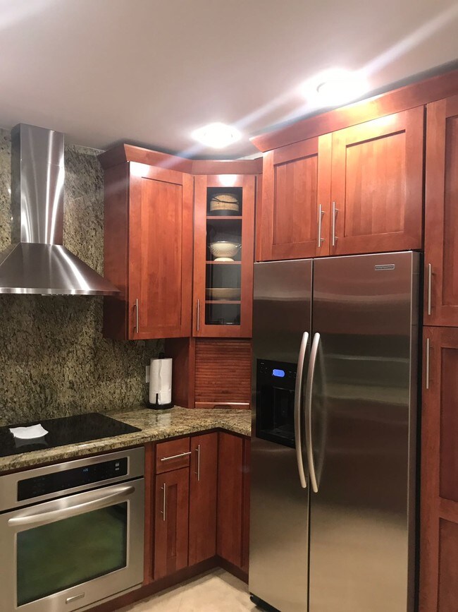 Foto del edificio - 8435 Crespi Blvd