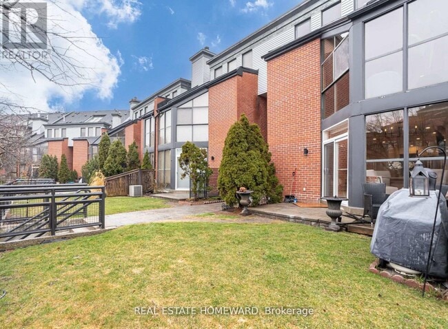 Building Photo - 100-T100 Arbors Ln