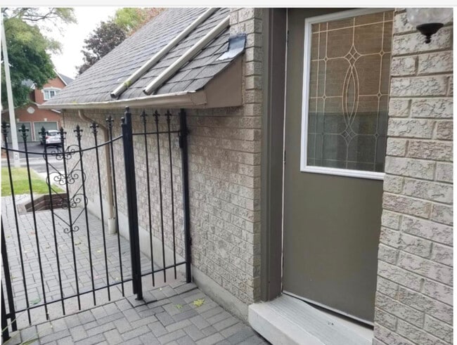 Separate direct access to Apt - 1543 Polesden Dr