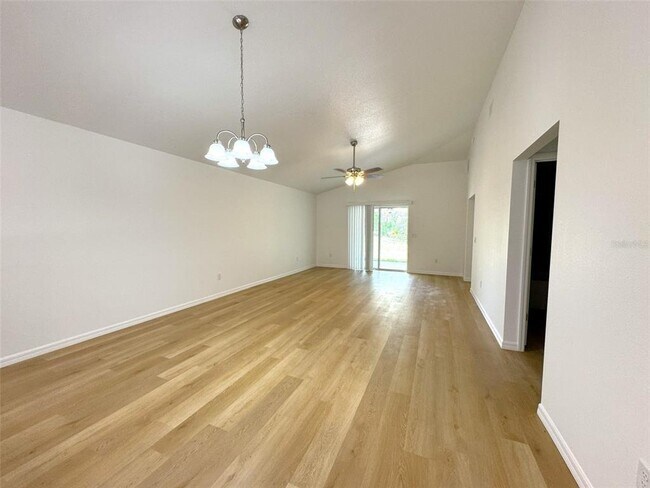 Foto del edificio - 908 Columbia Ln