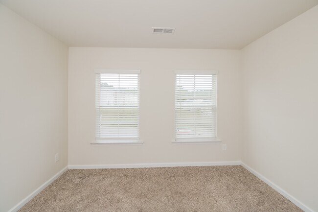 Foto del edificio - 323 Longstone Ct