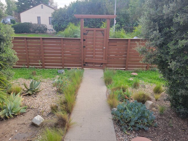 Foto del edificio - 17565 Bullock St