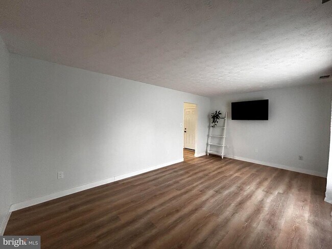 Foto del edificio - 112 Virginia Dr