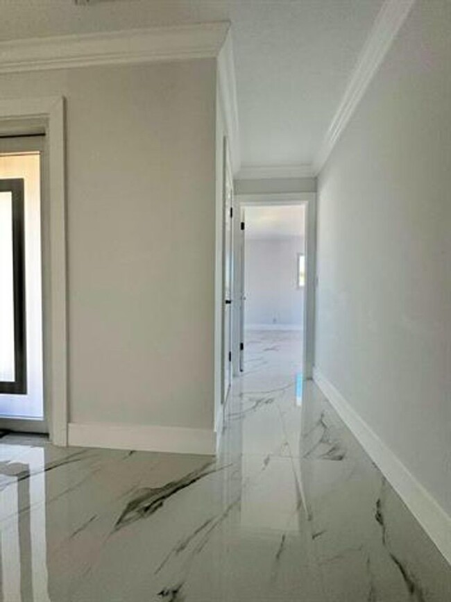 Foto del edificio - 2826 Floral Rd