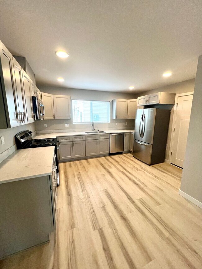 Foto del edificio - Come check out this stunning duplex! **MOVE IN SPECIAL $600.00 OFF FIRST'S MONTH'S RENT!**