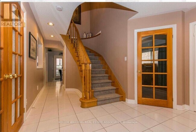 Building Photo - 6796 Dillingwood Dr