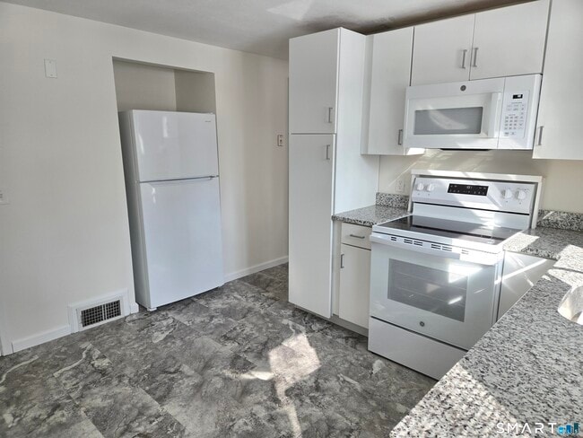 Building Photo - 86 Clinton St