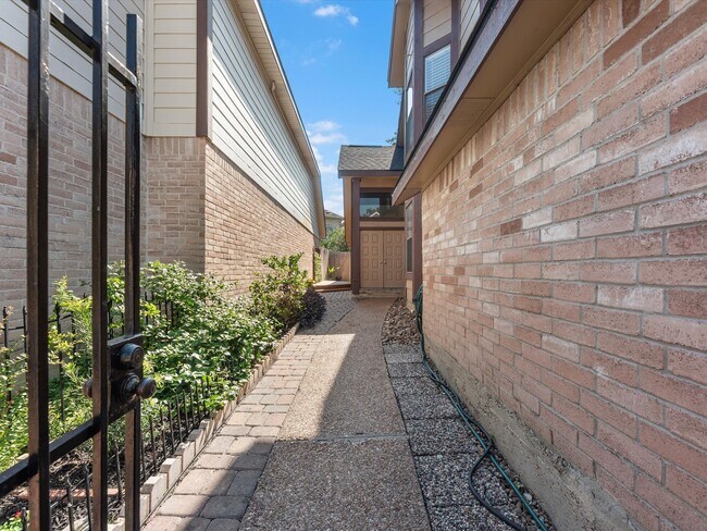 Building Photo - 1210 Normans Woods St