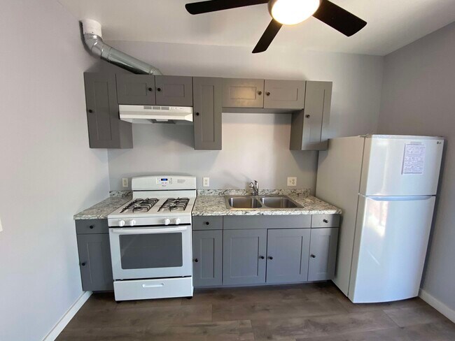 Building Photo - 1224 N Kenmore Ave