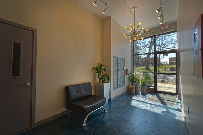 Foto del edificio - 631 Campbell Ave LLC - Residential